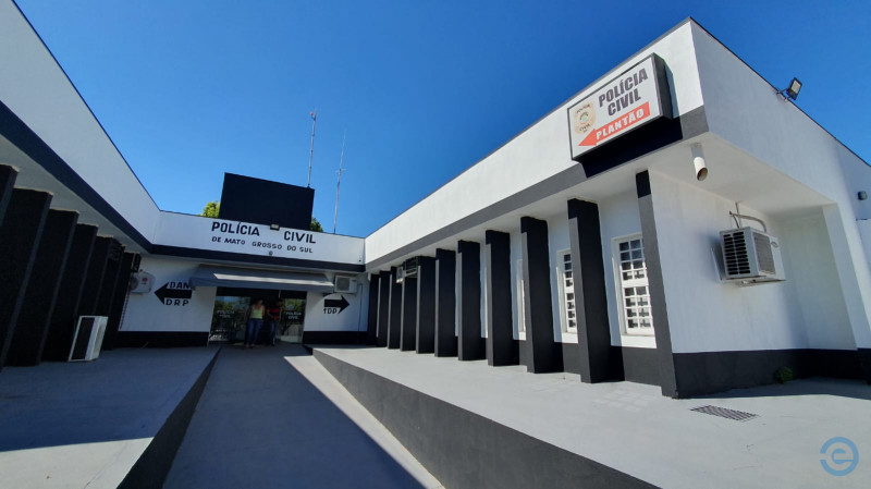 Mulher é presa depois de pagar R$ 4 mil a convivente com cheque de empresa