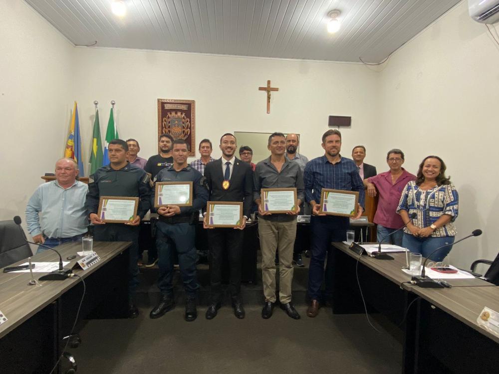 CÂMARA DE VEREADORES REALIZOU SESSÃO SOLENE PARA ENTREGA DO TÍTULO DE CIDADÃO.