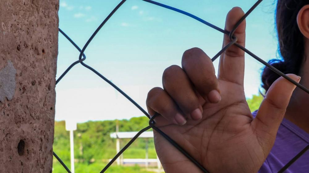 Babá dos irmãos de bebê que caiu do 3º andar diz que mãe sempre cuidou das crianças