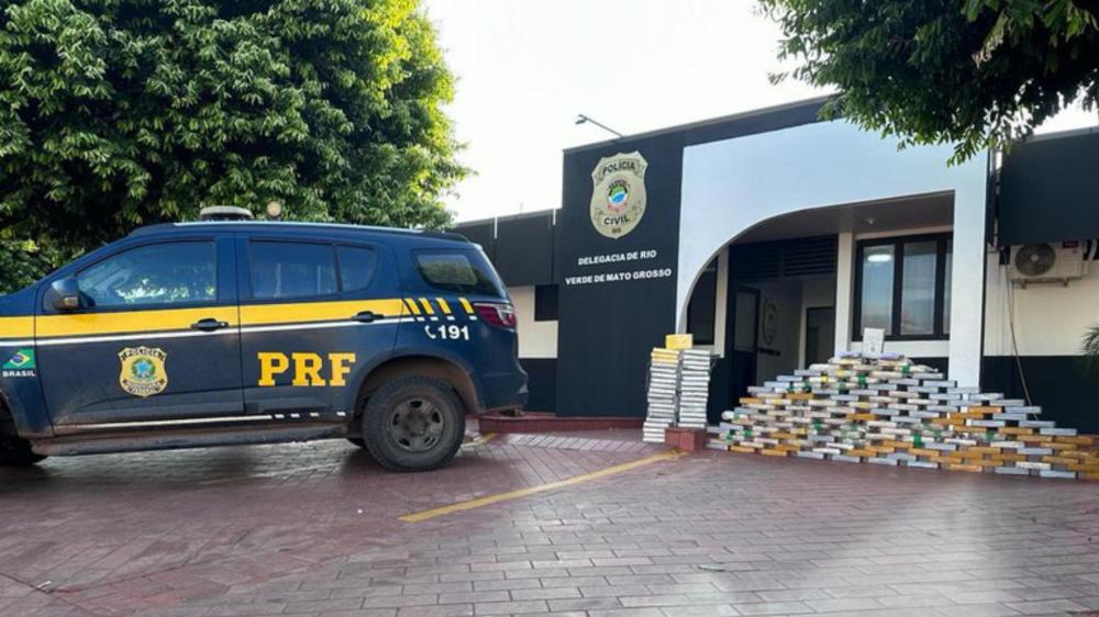 PRF apreende 195 kg de cocaína em caminhonete em Rio Verde