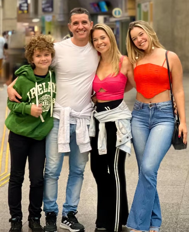 Entregador brasileiro que parou ataque na Irlanda volta ao Brasil para fim de ano com a família: 'finalmente juntos'