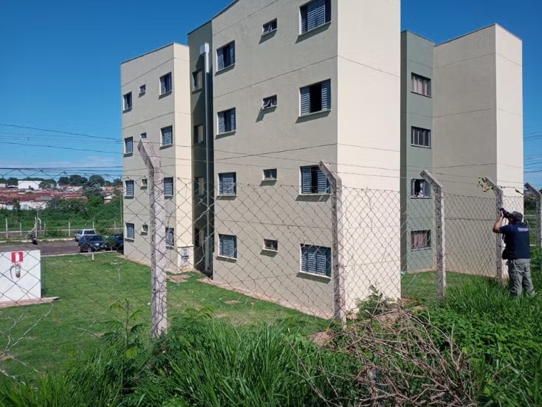 Bebê que caiu de 3º andar de prédio e teve hemorragia no crânio tem melhora em quadro clínico