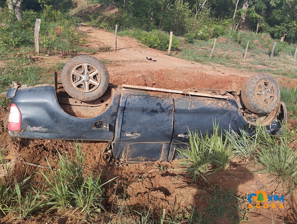 Produtor de eventos sofre ferimentos leves após caminhonete capotar em Coxim