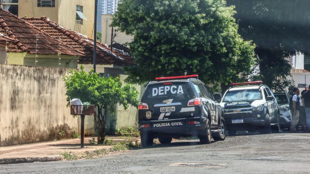 Bebê de três meses morre após engasgar com leite enquanto dormia com a mãe