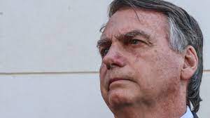 Ordem do STF determina que Bolsonaro entregue passaporte à Justiça 
