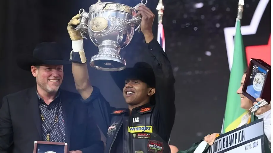 Brasileiro Cássio Dias conquista título mundial de rodeio em touros nos EUA