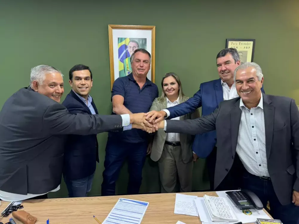  Bolsonaro oficializa indicação de Neidy como vice de Beto
