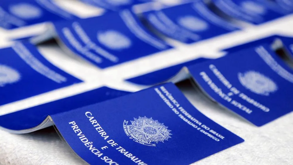 PEC do fim escala 6×1 já tem assinatura de 133 deputados; veja a lista