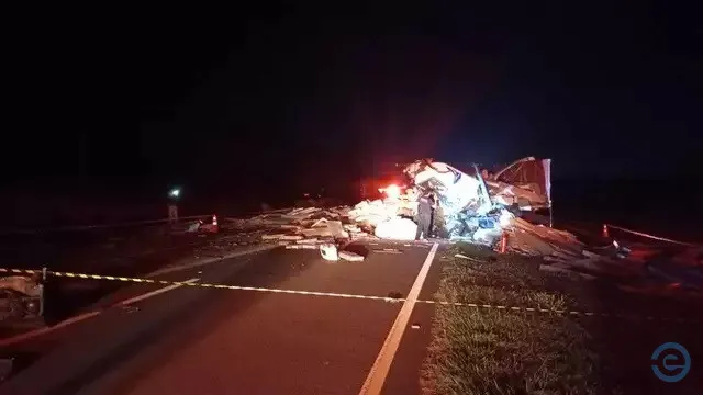 Motorista paranaense morre ao bater em traseira de carreta na BR-163