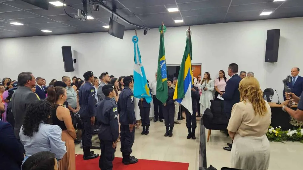 Posse dos eleitos em Sonora define nova Mesa Diretora da Câmara e oficializa mandato de Clarice