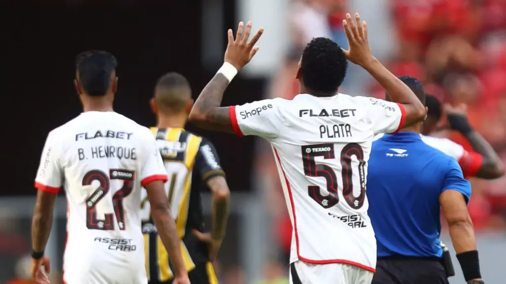 Plata marcou o segundo gol do Flamengo na partida (Gilvan de Souza / CRF)