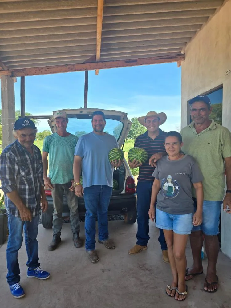 Vice-Prefeito Edy Rezende e Secretário de Desenvolvimento Econômico Rodrigo Scalabrini Visitam assentamento Vitória II e ouvem demandas de moradores.