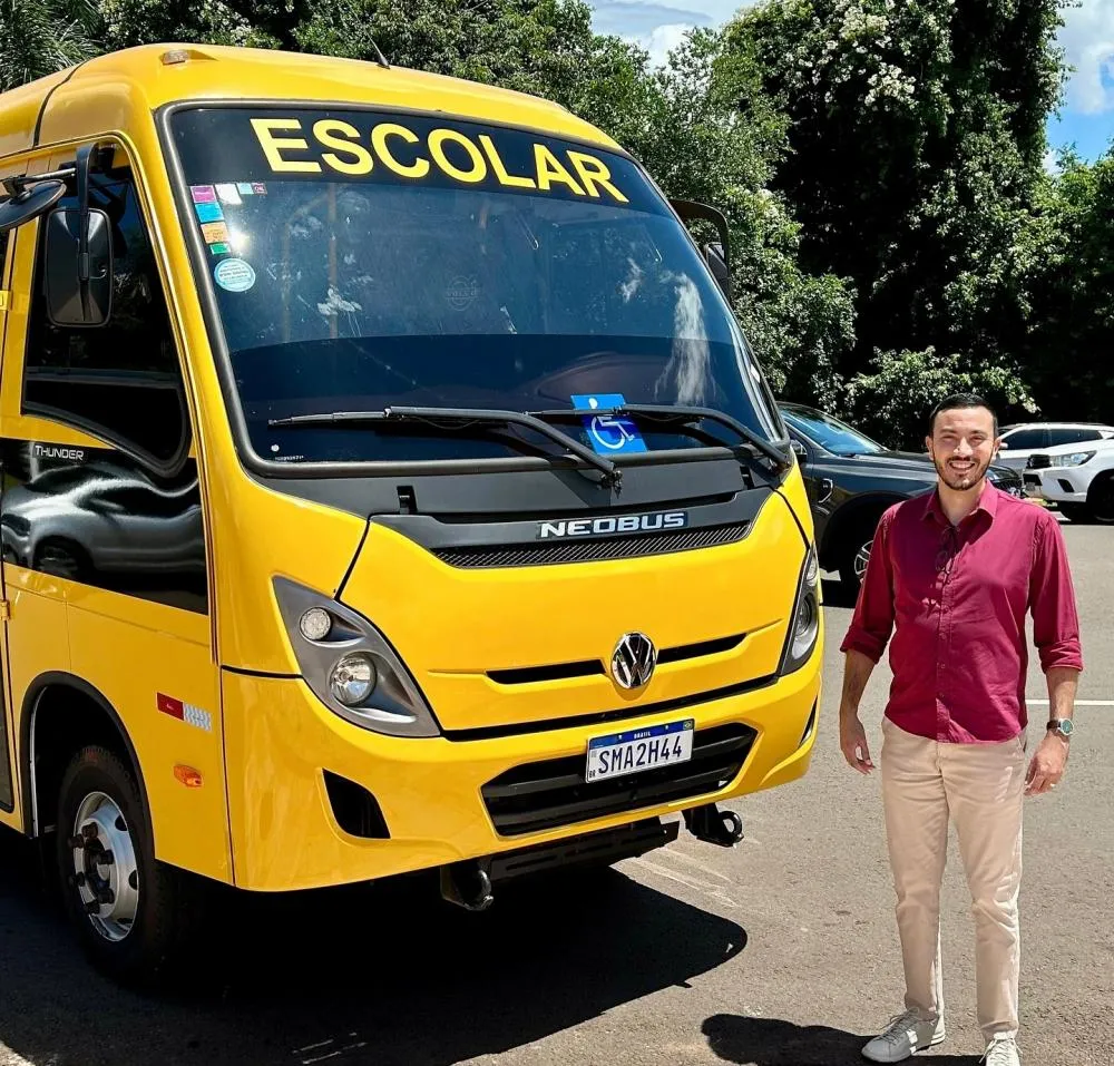 Com 30 dias de mandato, Prefeito Delegado Murilo conquista Ônibus Escolar para Pedro Gomes.