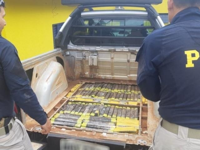 Traficantes são presos com quase 200 quilos de maconha em fundo falso de carro em São Gabriel