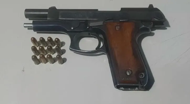 Polícia Militar em Sonora prende homem armado após discussão em bar da cidade