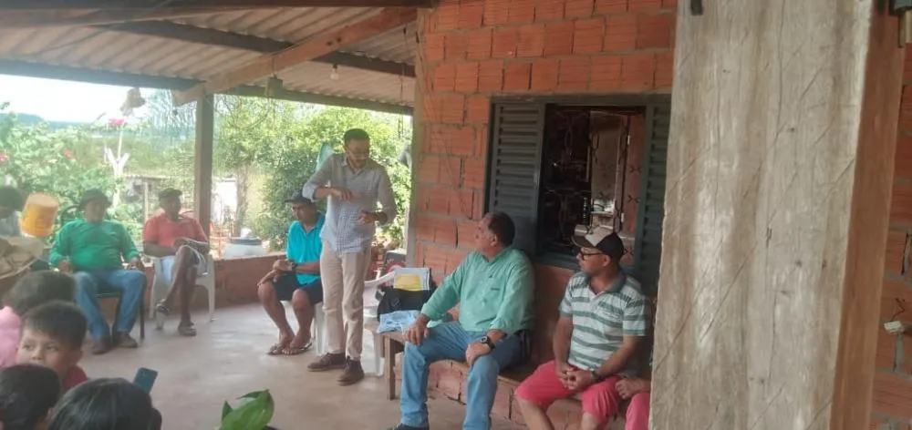 Prefeito Delegado Murilo reforça compromisso com assentados em reunião no Loteamento Vitória II