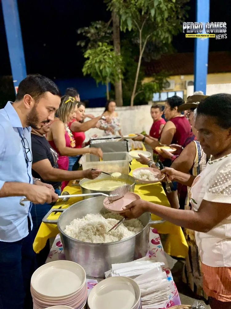 Pedro Gomes realiza animado baile de carnaval com a melhor idade para marcar início do programa Conviver.