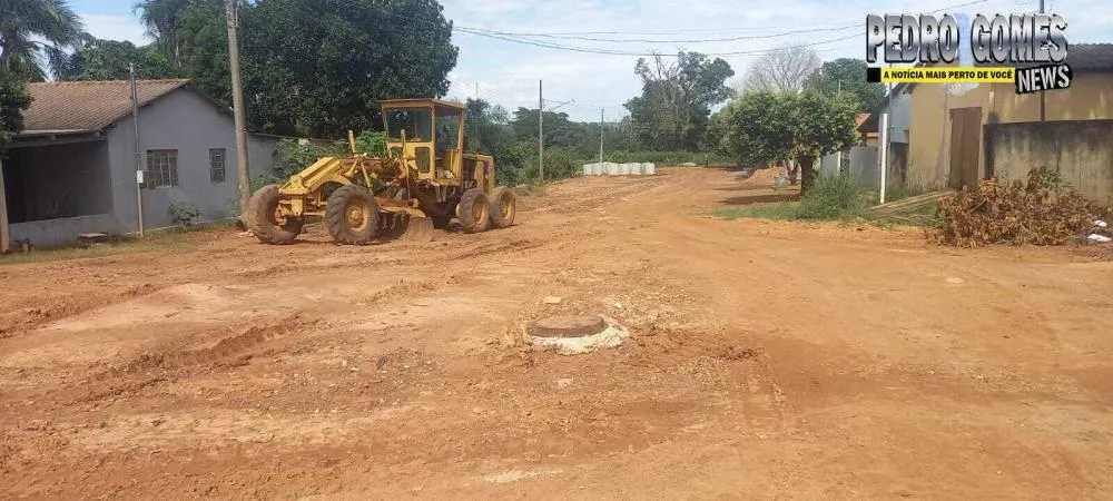Prefeito Delegado Murilo explica a real situação da obra da Avenida Maicon de Oliveira Feitosae os planos da prefeitura para conclui-la.