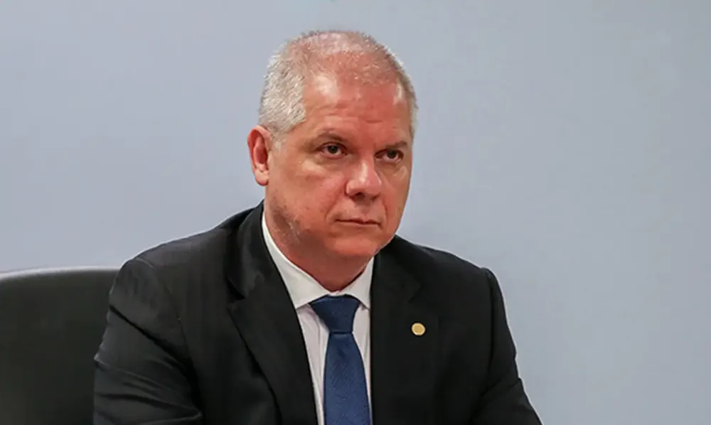Lula determina demissão do presidente do INSS