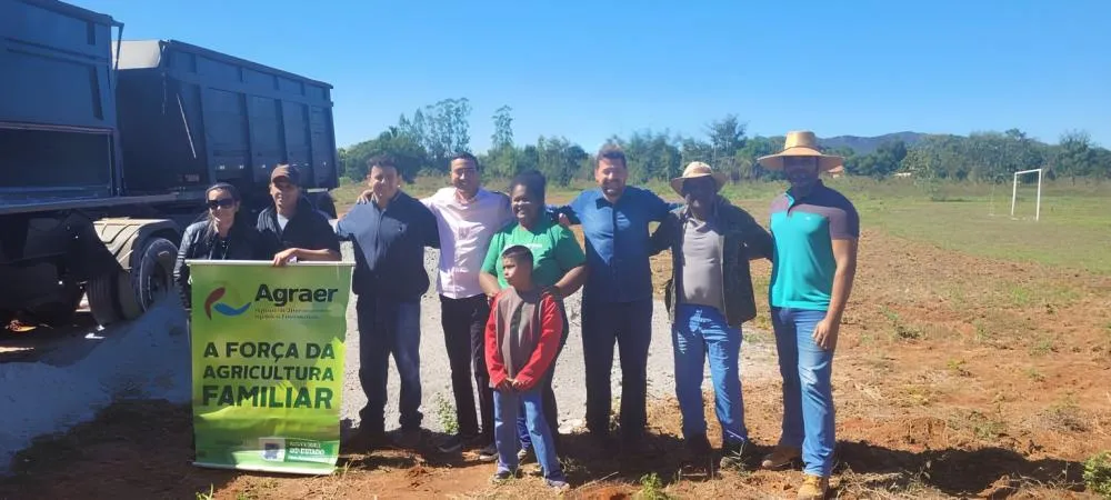 Agraer entrega 37 toneladas de calcário para agricultores da comunidade Quilombola Quintinos em Pedro Gomes