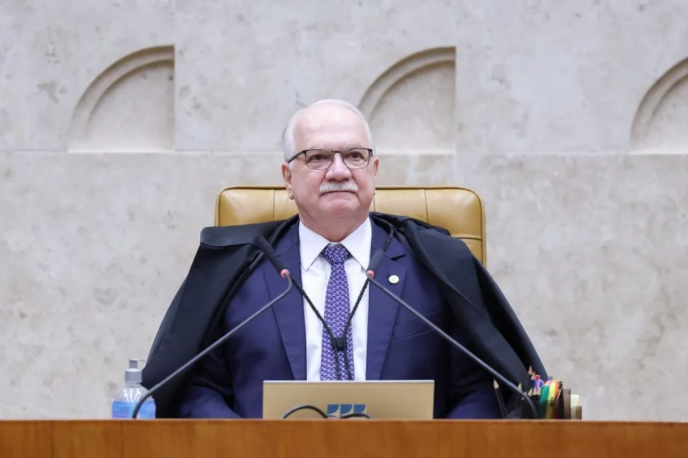 Edson Fachin assume presidência do STF e promete gestão técnica e institucional