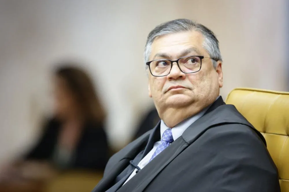 Dino suspende emendas Pix de R$ 671 mi e pede investigação da PF sobre suspeitas