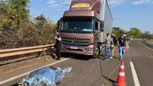 Motorista sofre infarto e arrasta caminhão por 54 metros até morrer na BR-163 entre Rio Verde de Mato Grosso e São Gabriel do Oeste