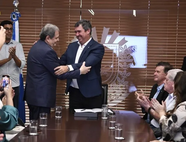 MDB vai subir no palanque de Eduardo Riedel em 2026 e tentar aumentar os deputados