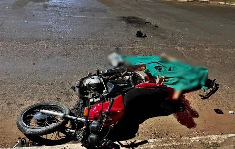 Homem morre em colisão entre motocicleta e caminhonete em avenida de Coxim