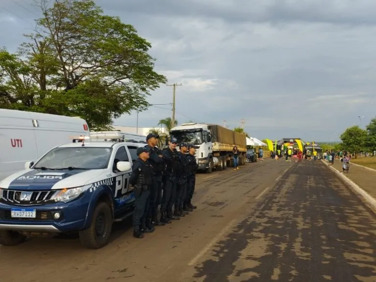 Polícia militar de Sonora garante segurança durante a corrida da independência em Sonora 