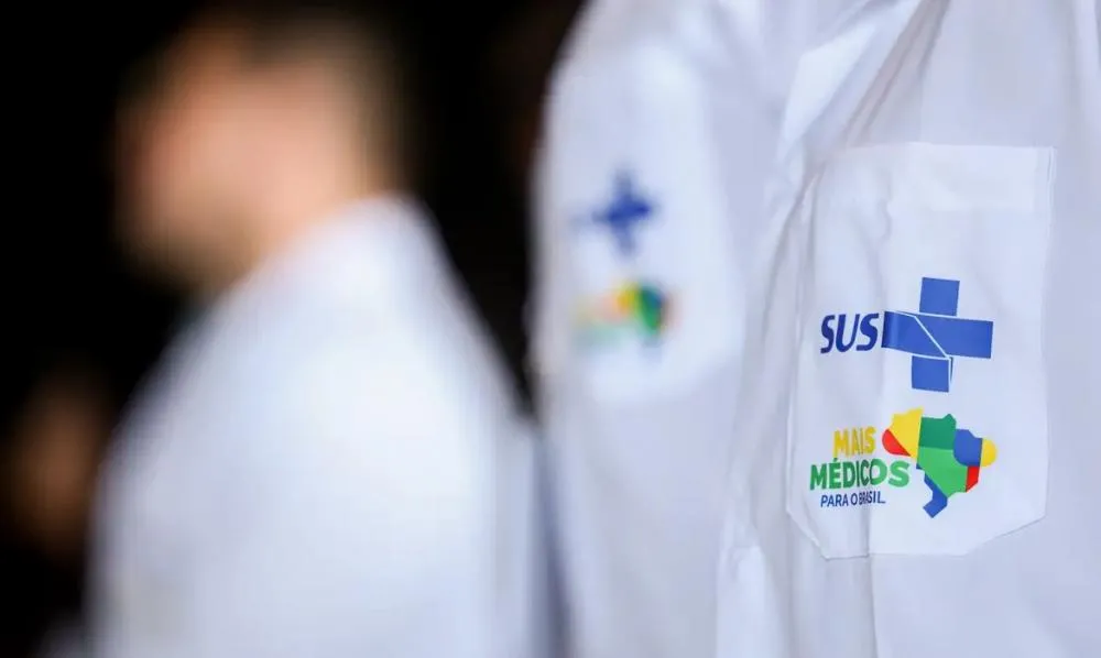 Estudantes de baixa renda de curso de medicina terão ajuda do governo