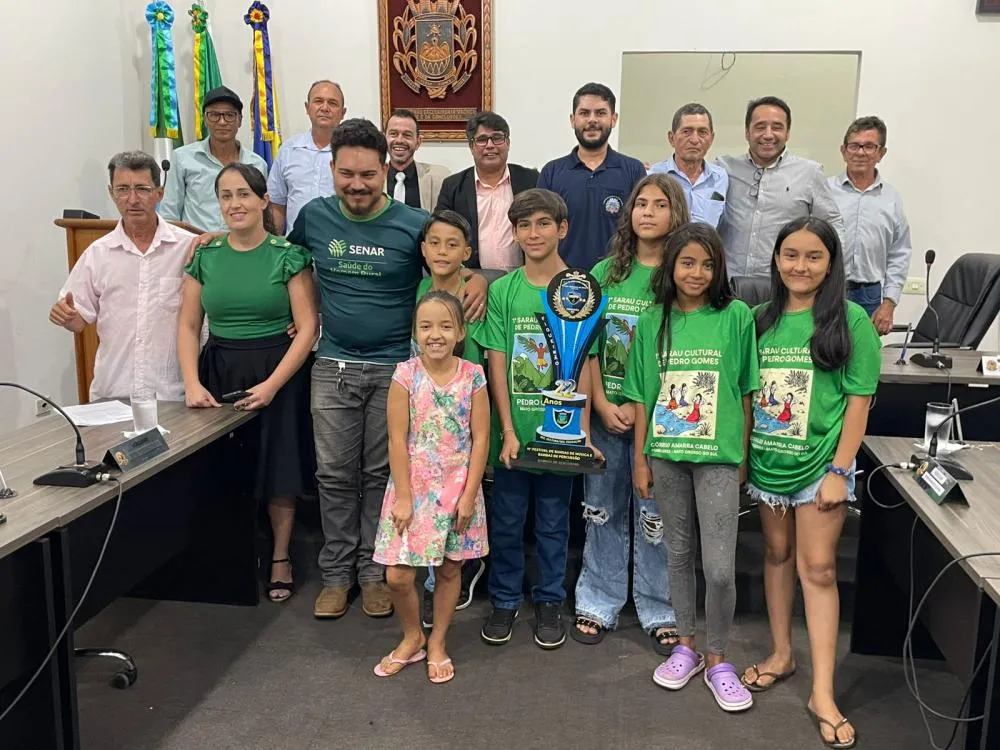 Banda de Percussão participa de sessão ordinária e recebe homenagem do Legislativo Municipal.