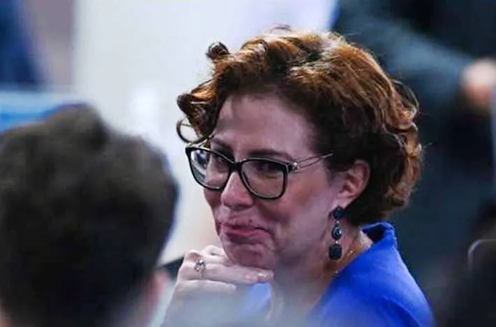 Moraes libera redes sociais da deputada Carla Zambelli