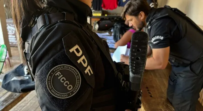 Megaoperação contra facção cumpre mandados em MS e bloqueia R$ 21 milhões
