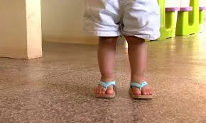 Filhos de vítimas de feminicídio podem pedir pensão especial