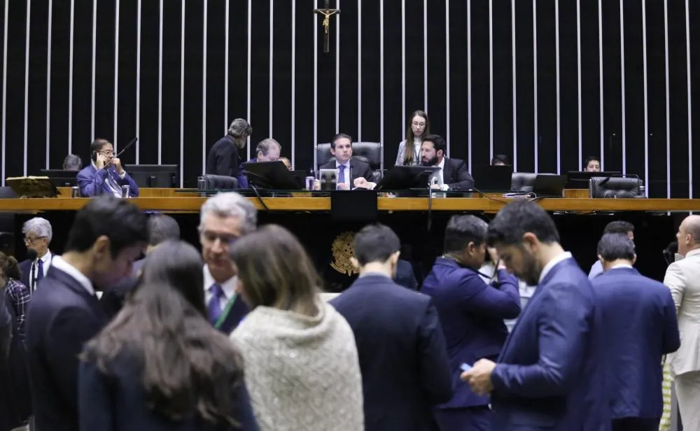 Câmara aprova isenção de IR até R$ 5 mil; proposta segue para o Senado