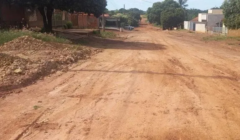 Prefeito Delegado Murilo assina Ordem de Serviço para retomada das obras de asfaltamento da Avenida Maicon Feitosa