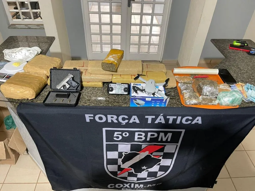 Força Tática apreende mais de 12 kg de drogas e arma de fogo durante operação em Coxim