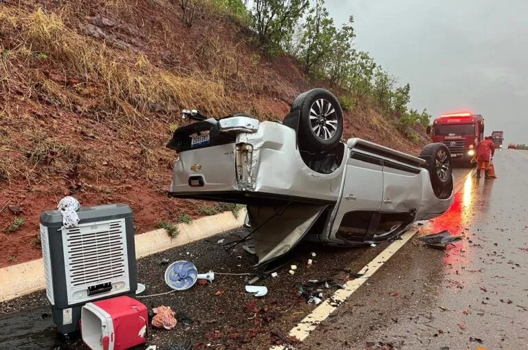 Família fica ferida em capotamento na BR-359 entre Alcinópolis e Coxim