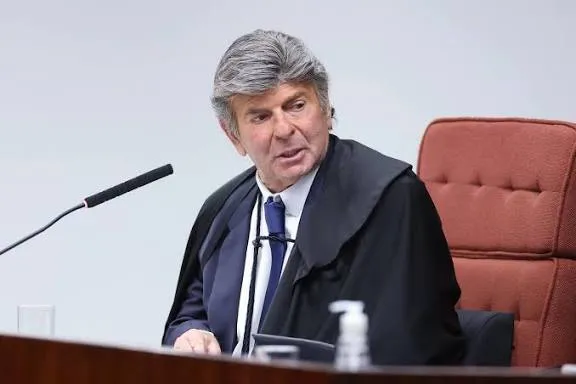 Fux pede revisão em voto no julgamento que condenou Bolsonaro