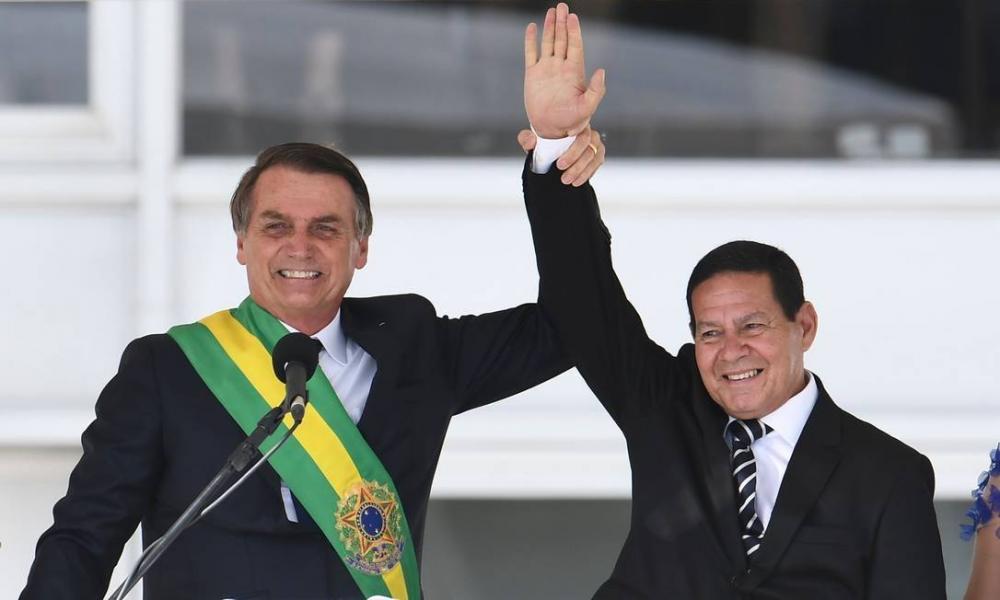 Bolsonaro escala General Mourão para combater desmatamento na Amazônia