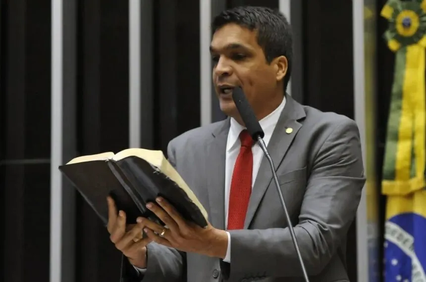 Cabo Daciolo anuncia pré-candidatura à Presidência para 2026
