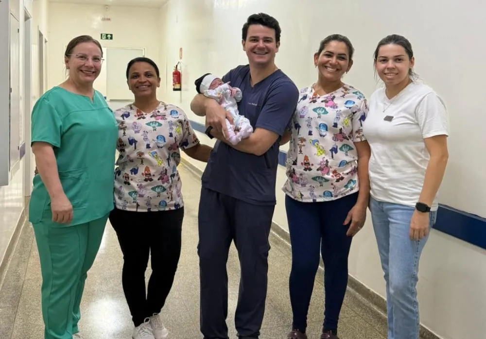 Equipe médica realiza parto normal no hospital municipal em Pedro Gomes