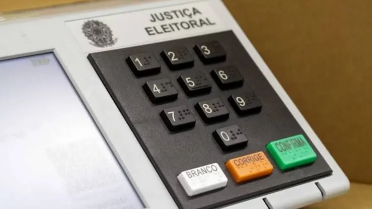 Deputados preparam votação de projeto que cria voto distrital misto no Brasil