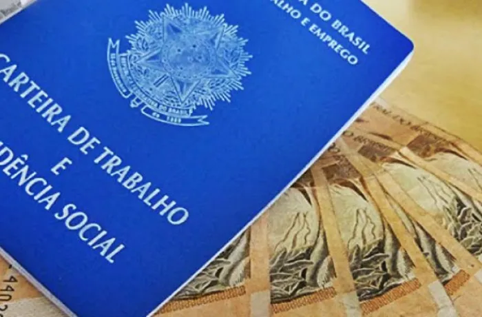 Primeira parcela do 13º salário deve ser paga até 28 de novembro