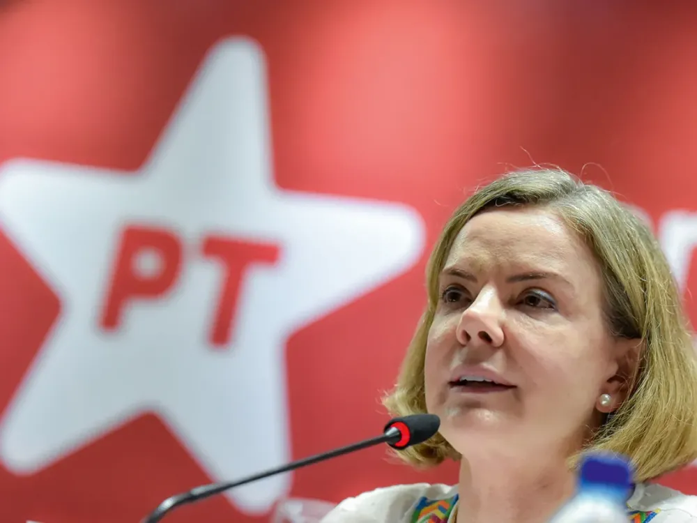 Governo é contra equiparar facções ao terrorismo, diz Gleisi Hoffmann 
