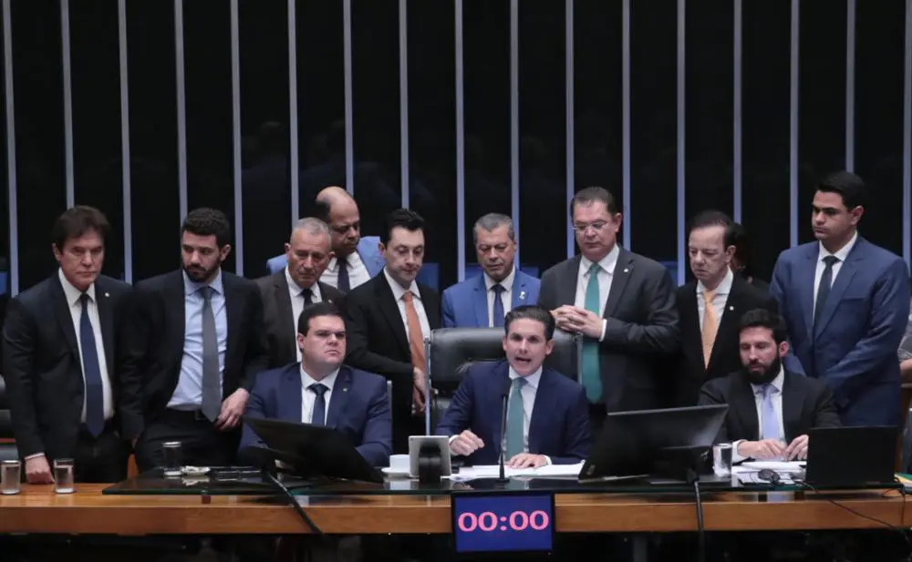 Na madrugada, Câmara aprova PL da dosimetria, que reduz pena de Bolsonaro