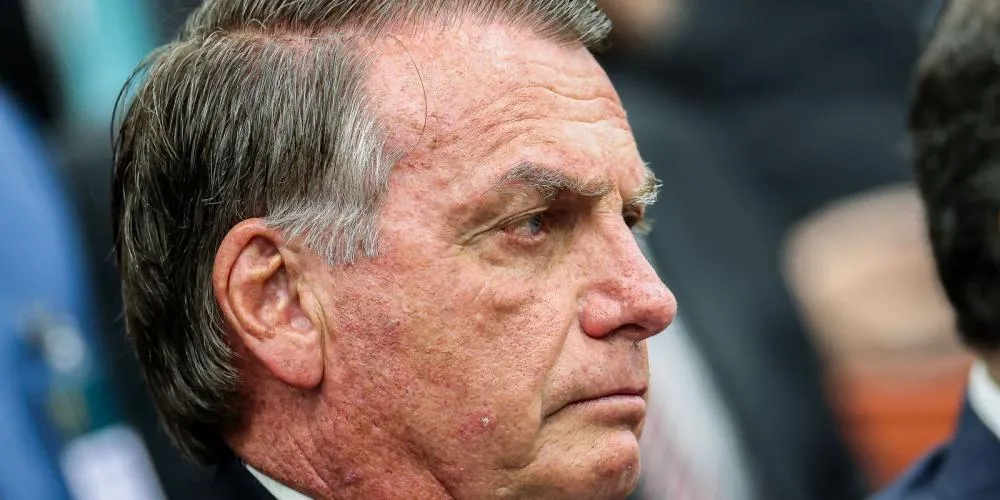 Advogados de Bolsonaro pedem permissão ao Supremo para nova cirurgia