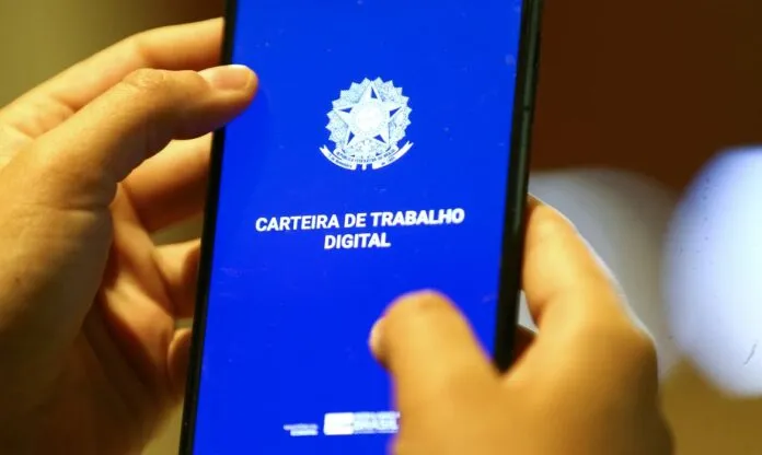 Proposta prevê transição até 2030, com redução gradual da carga horária semanal de 44 para 36 horas