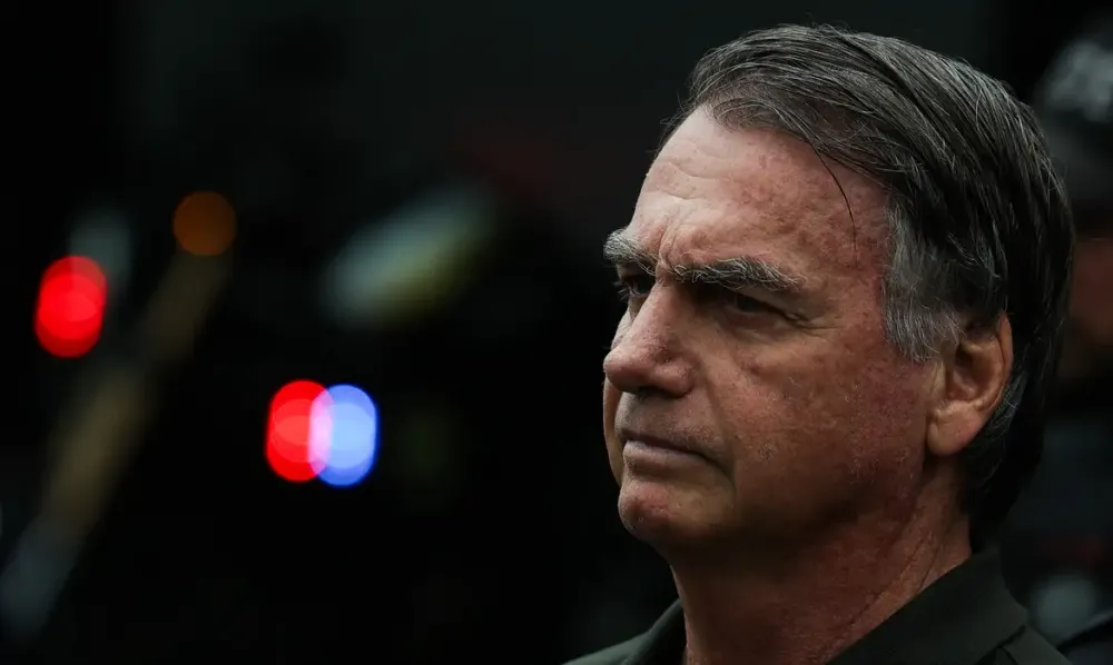 Bolsonaro tem diagnóstico de duas hérnias e defesa pressiona por cirurgia